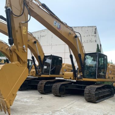 CAT330