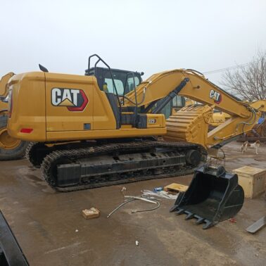CAT323