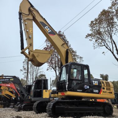 CAT320D