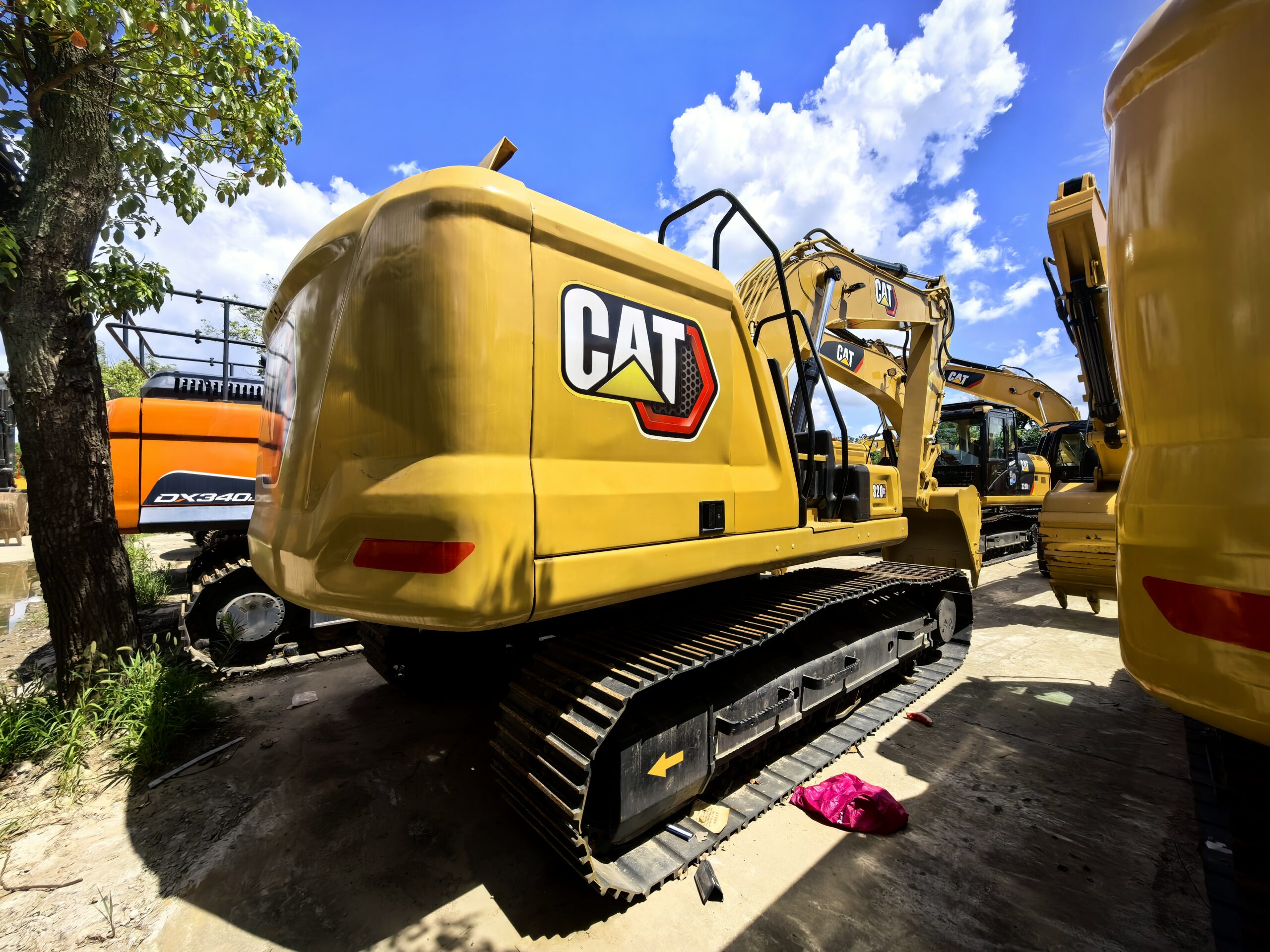 CAT320GC - Image 2