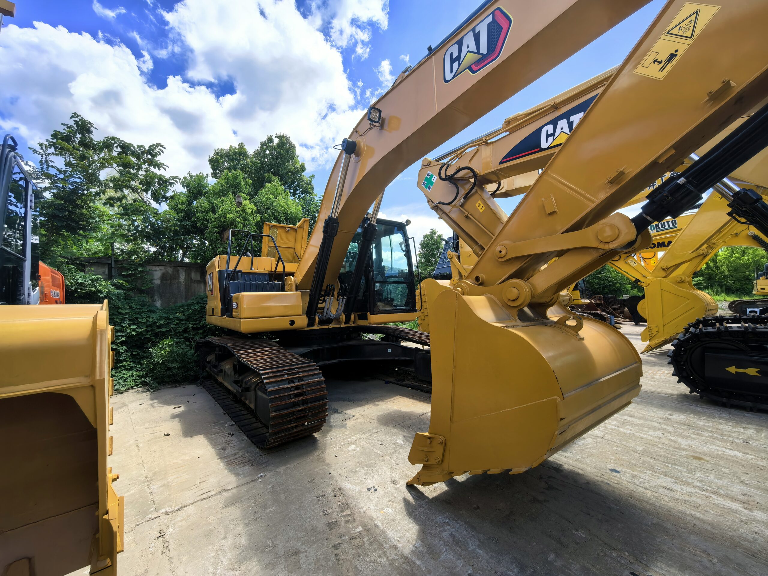 CAT330GC - Image 2